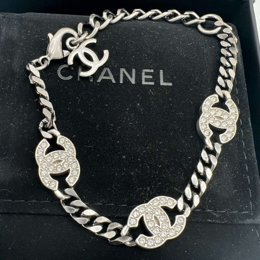 Chanel Silver Chain Bracelet with CC logo ❤️